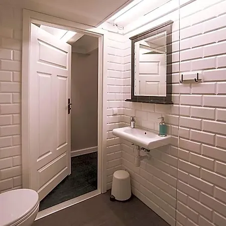 Hostel Moho L