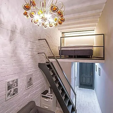 Moho L Hostel *